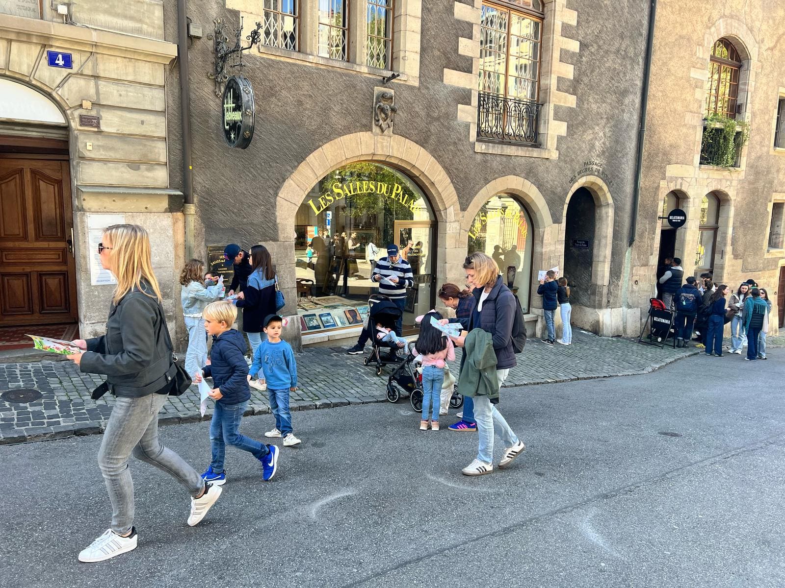 Chasse aux oeufs en Vieille Ville de Genève "Mission chocolat pour les Pak'potes" - Photo 1