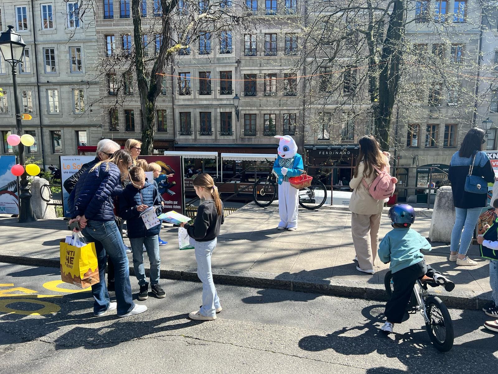Chasse aux oeufs en Vieille Ville de Genève "Mission chocolat pour les Pak'potes" - Photo 2