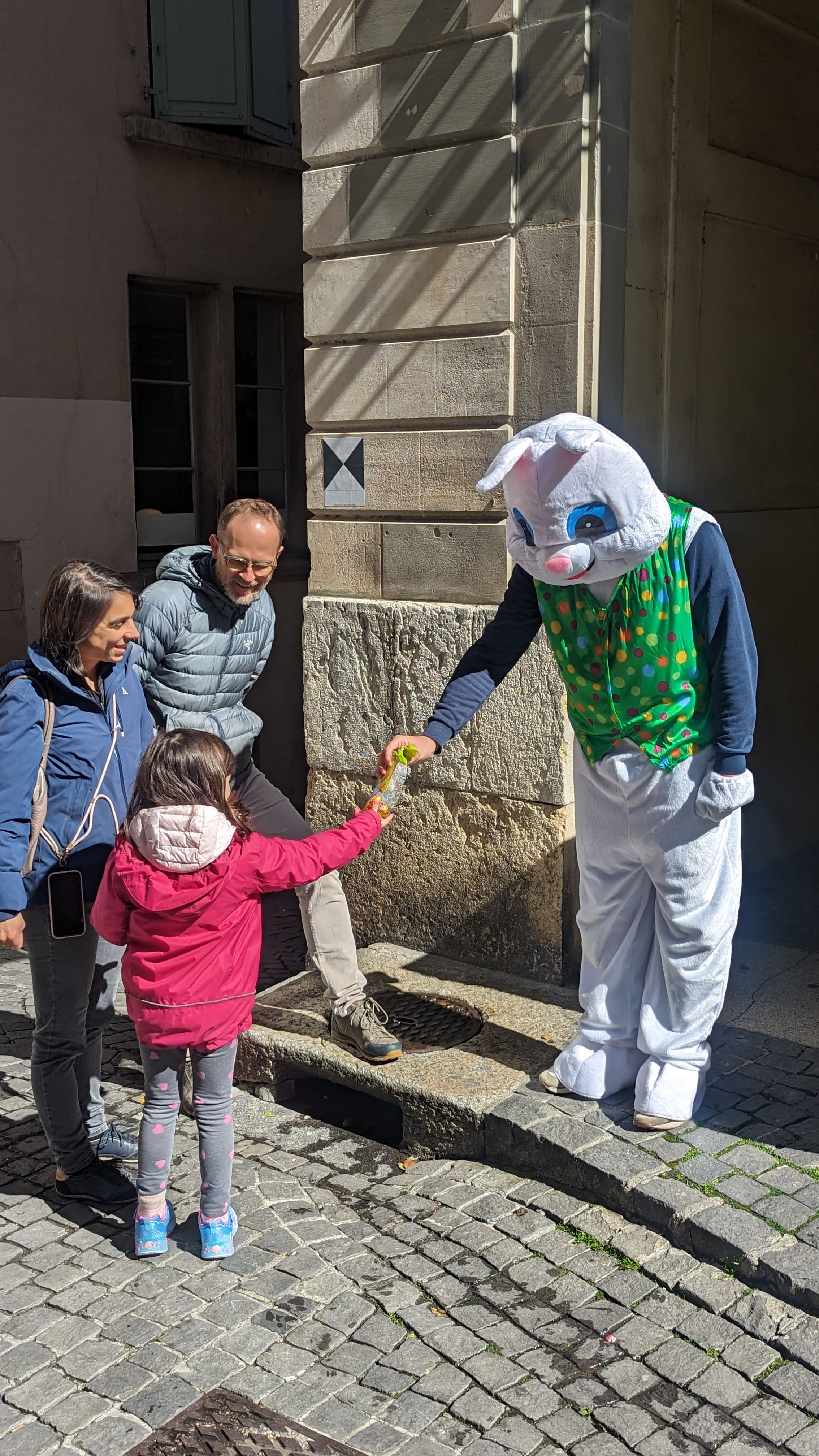 Chasse aux oeufs en Vieille Ville de Genève "Mission chocolat pour les Pak'potes" - Photo 5