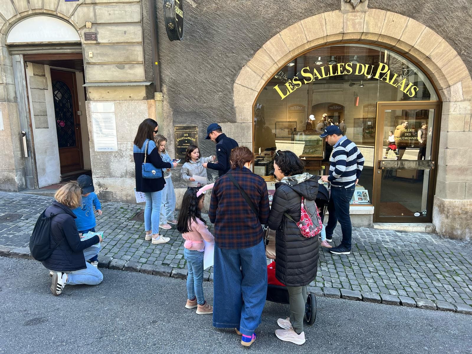 Chasse aux oeufs en Vieille Ville de Genève "Mission chocolat pour les Pak'potes" - Photo 7